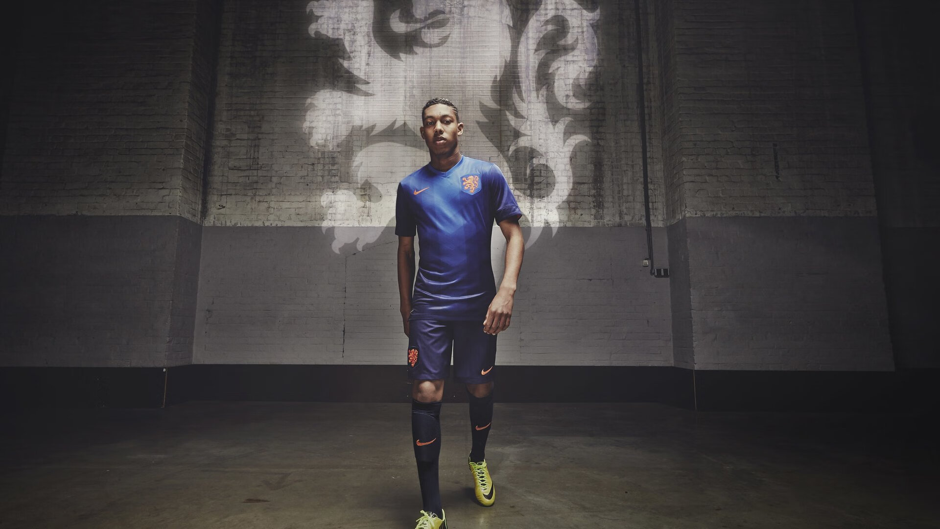 拜仁控球压制战术击溃对手防线，拜仁防守