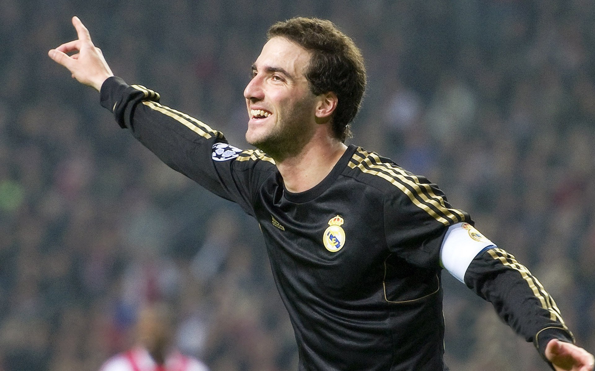 战队文化展区设立在城市地标性建筑中，战队文化宣传